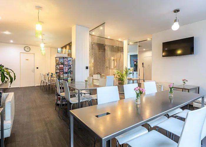 Glasgow Monceau By Patrick Hayat פריז